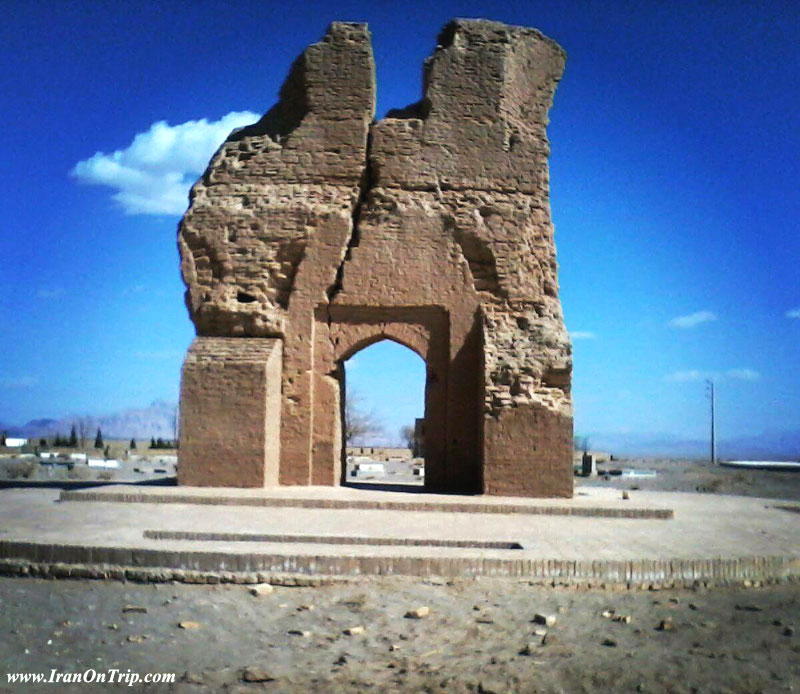 Farafar gate - Historical places of Mehriz